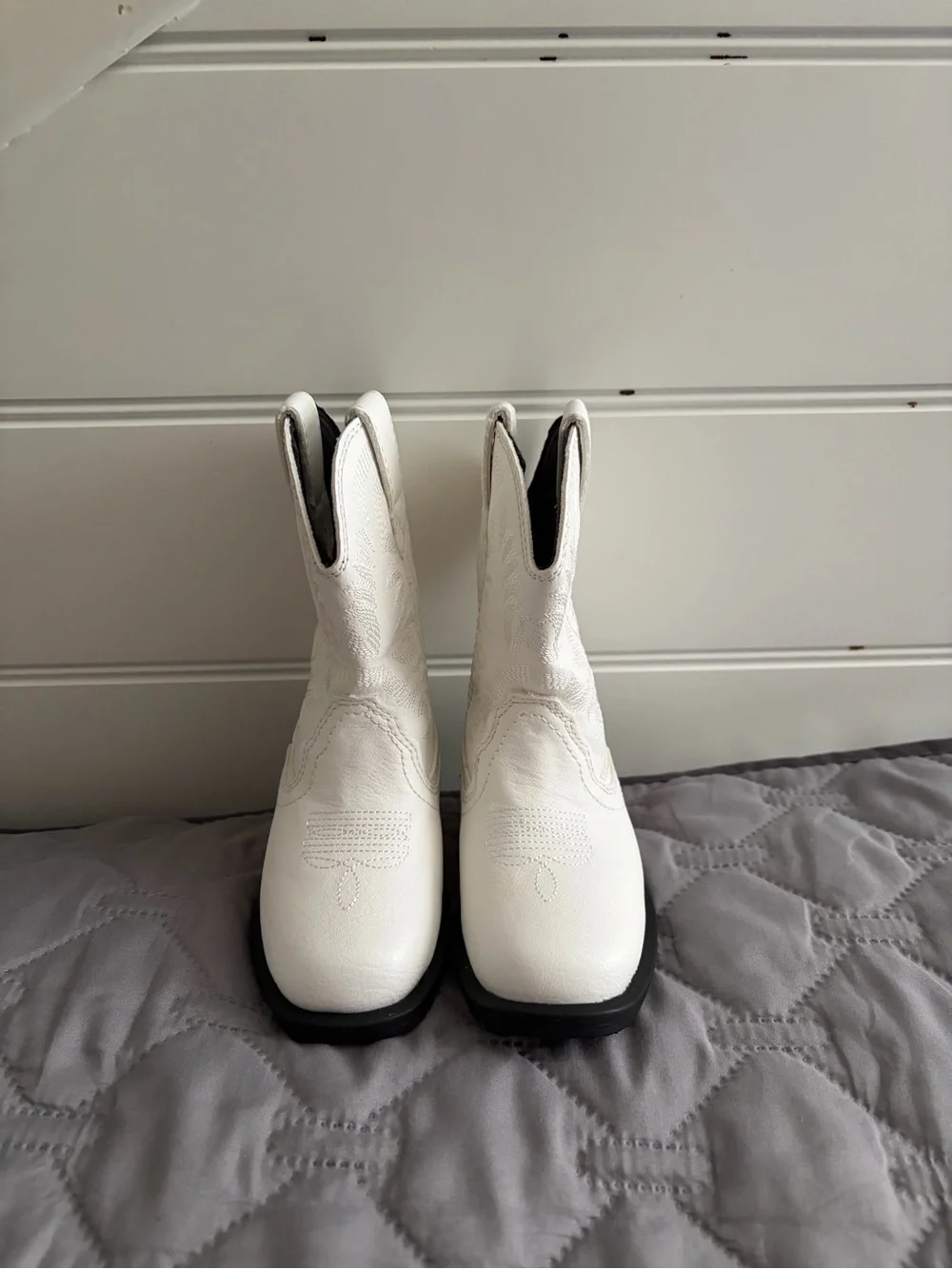 Dream Pairs White Western Ankle Boots with Black Soles